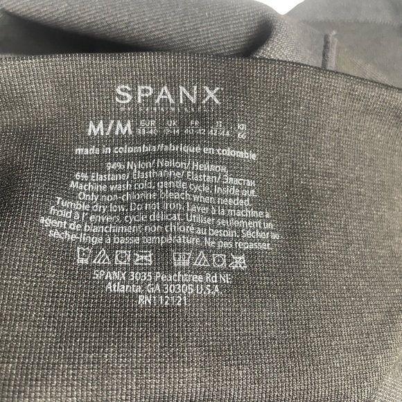 Spanx Medium Black Leggings‎ Textured Leg Pattern - Picture 4 of 9